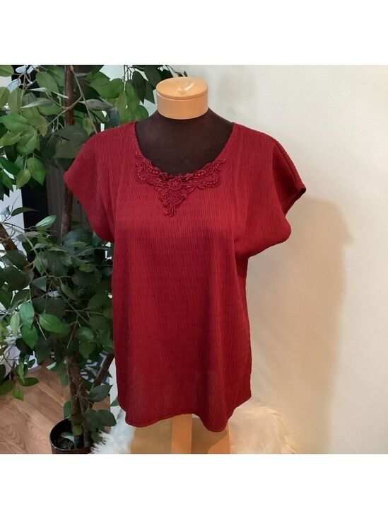 copy cats Tops - Copy Cats cap sleeve blouse crochet look detail at neckline Woman’s L